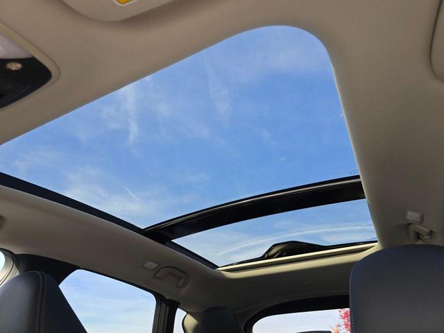 Photo of 2025 Radiant White INFINITI QX50