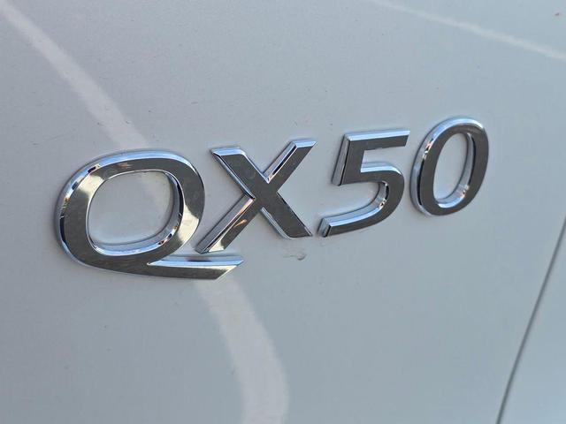 Photo of 2025 Radiant White INFINITI QX50