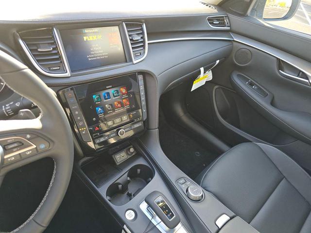 Photo of 2025 Radiant White INFINITI QX50