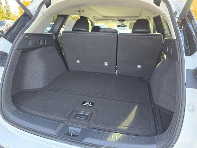 Photo of 2025 Radiant White INFINITI QX50
