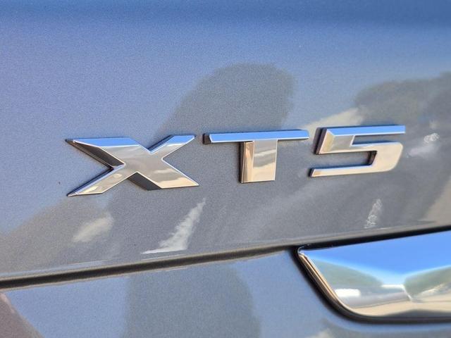 Photo of 2025 Argent Silver Metallic Cadillac XT5