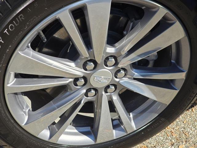 Photo of 2025 Argent Silver Metallic Cadillac XT5