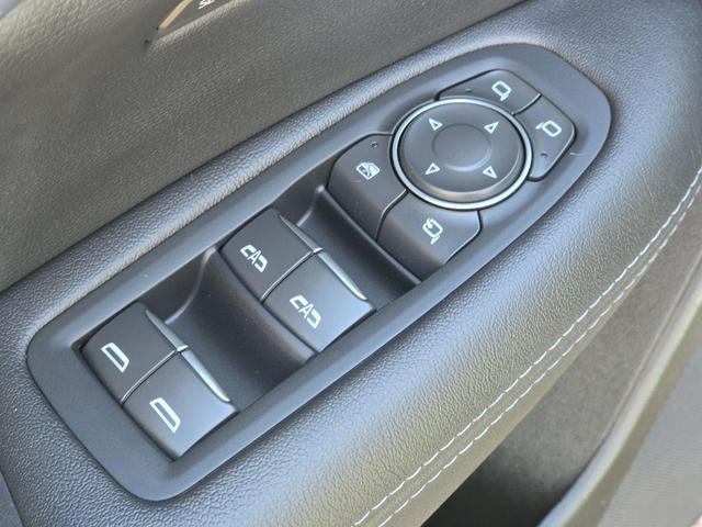 Photo of 2025 Argent Silver Metallic Cadillac XT5