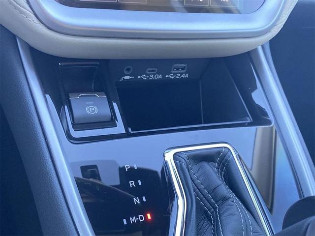 Photo of 2025 Crystal White Pearl Subaru Outback