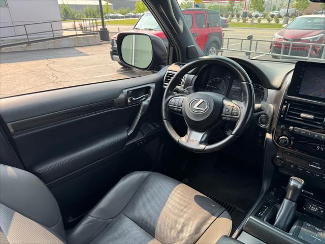 Photo of 2022 Black Onyx Lexus GX 460