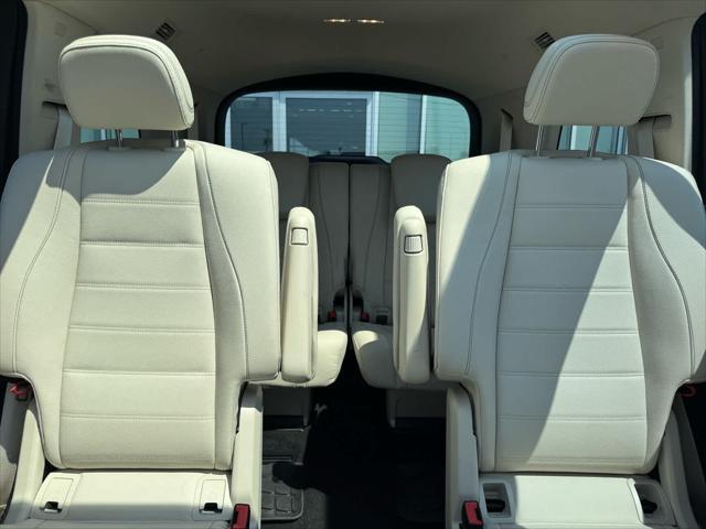 Photo of 2022 Polar White Mercedes-Benz GLS 450