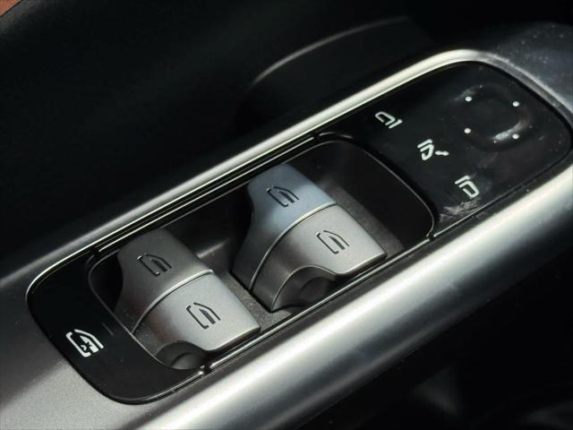 Photo of 2025 BLACK Mercedes-Benz C-Class