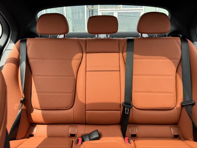 Photo of 2025 BLACK Mercedes-Benz C-Class