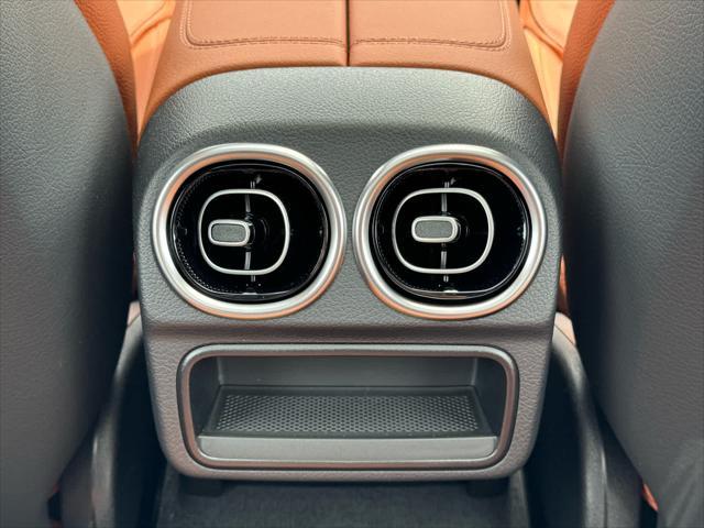 Photo of 2025 BLACK Mercedes-Benz C-Class