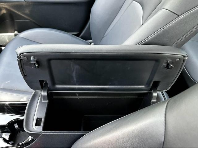 Photo of 2021 Midnight Black Metallic Toyota Prius Prime