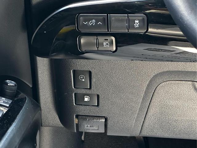 Photo of 2021 Midnight Black Metallic Toyota Prius Prime