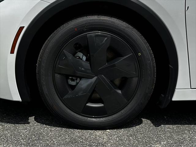 Photo of 2025 Wind Chill Pearl Toyota Prius Plug-In Hybrid