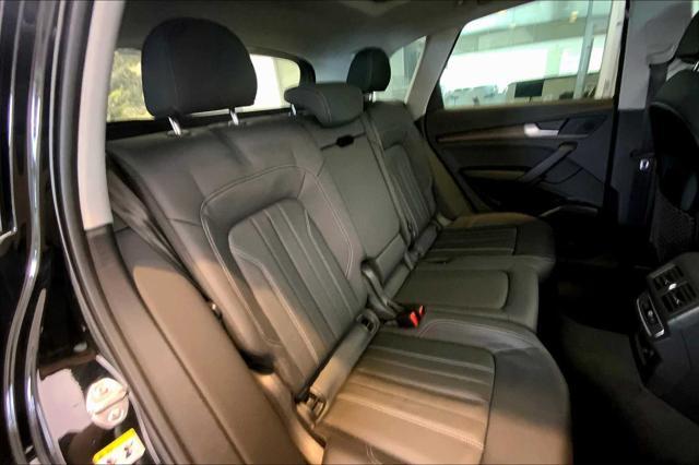 Photo of 2021 Mythos Black Metallic Audi Q5