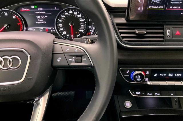 Photo of 2021 Mythos Black Metallic Audi Q5