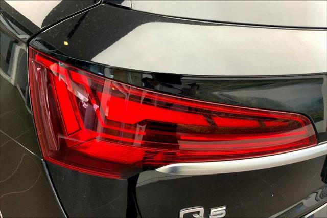 Photo of 2021 Mythos Black Metallic Audi Q5