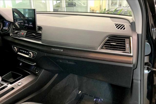 Photo of 2021 Mythos Black Metallic Audi Q5