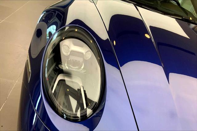 Photo of 2021 Gentian Blue Metallic Porsche 911
