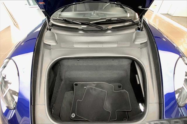 Photo of 2021 Gentian Blue Metallic Porsche 911