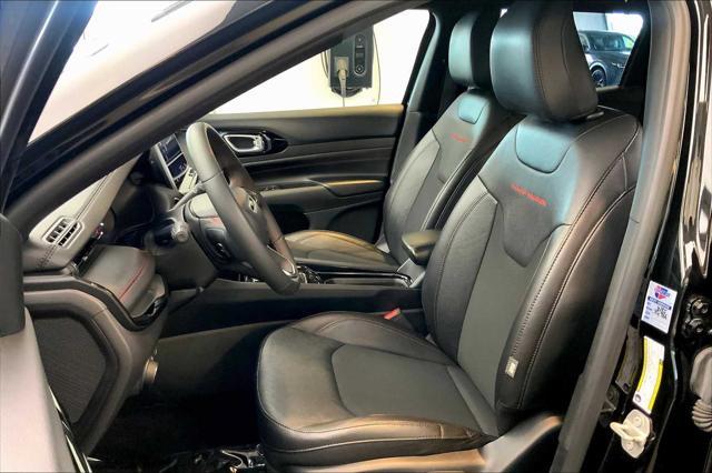 Photo of 2024 Diamond Black Crystal Pearlcoat Jeep Compass