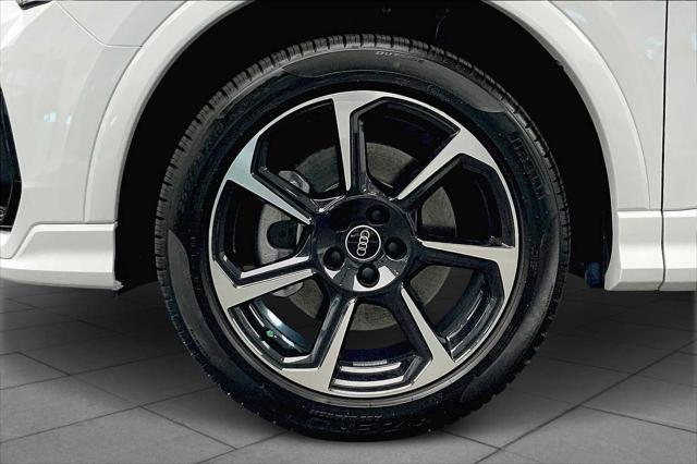 Photo of 2025 Glacier White Metallic Audi Q3