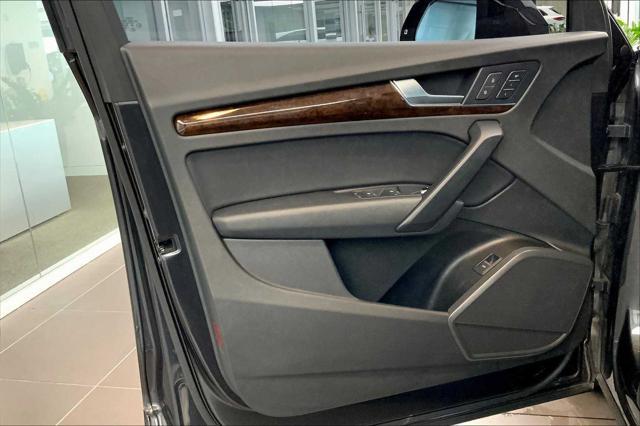 Photo of 2019 Manhattan Gray Metallic Audi Q5