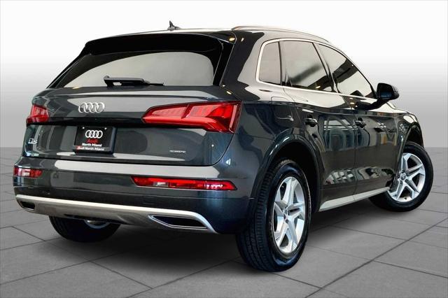 Photo of 2019 Manhattan Gray Metallic Audi Q5