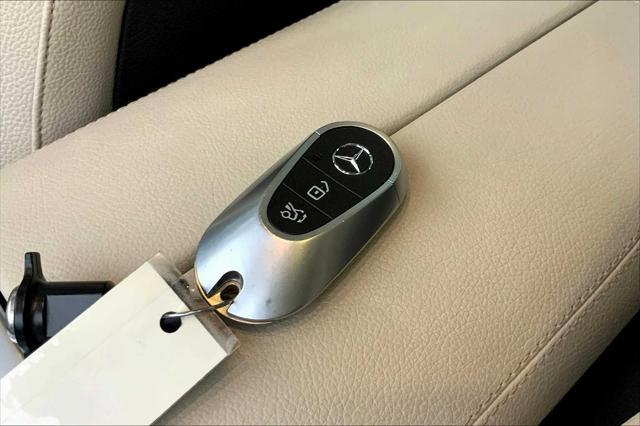Photo of 2025 WHITE Mercedes-Benz C-Class