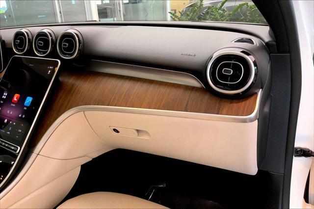 Photo of 2025 WHITE Mercedes-Benz C-Class