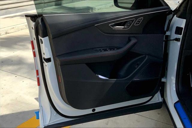 Photo of 2025 Glacier White m Audi SQ8