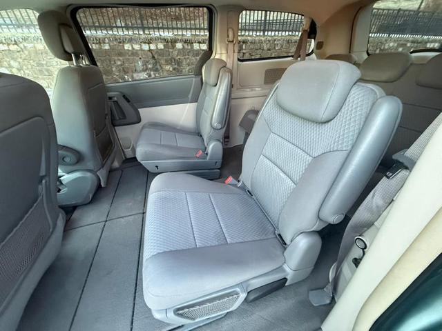Photo of 2010 Clearwater Blue Pearlcoat Chrysler Town & Country