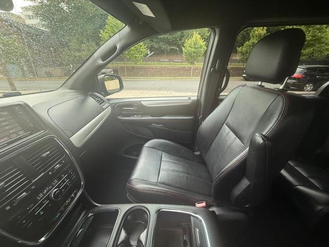 Photo of 2017 Granite Pearlcoat Dodge Grand Caravan
