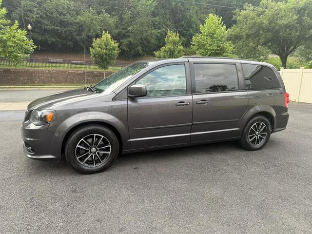 Photo of 2017 Granite Pearlcoat Dodge Grand Caravan