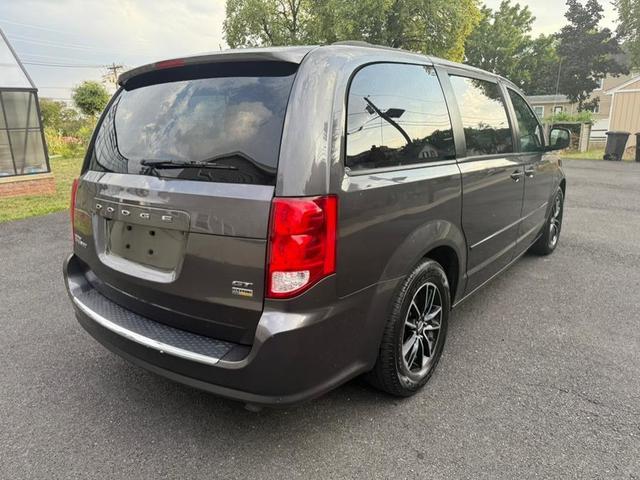Photo of 2017 Granite Pearlcoat Dodge Grand Caravan