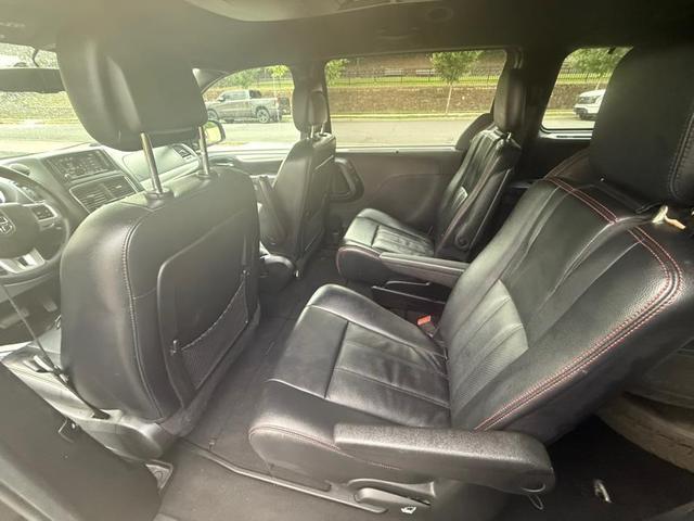 Photo of 2017 Granite Pearlcoat Dodge Grand Caravan