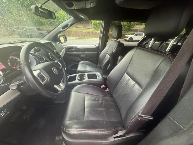 Photo of 2017 Granite Pearlcoat Dodge Grand Caravan