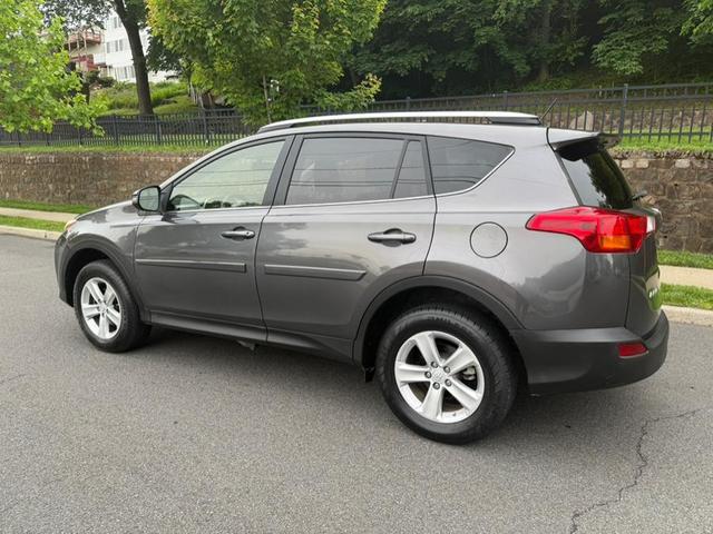 Photo of 2013 Magnetic Gray Metallic Toyota RAV4