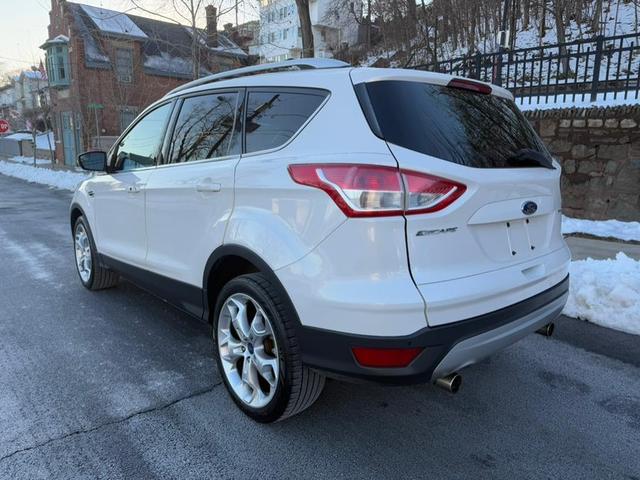Photo of 2013 White Platinum Tricoat Ford Escape