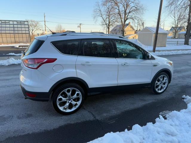 Photo of 2013 White Platinum Tricoat Ford Escape