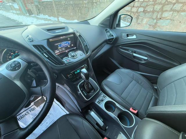 Photo of 2013 White Platinum Tricoat Ford Escape