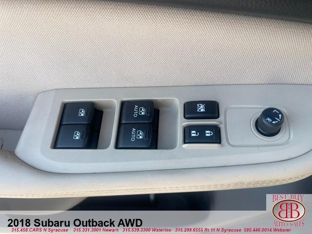 Photo of 2018 White Subaru Outback