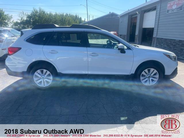 Photo of 2018 White Subaru Outback