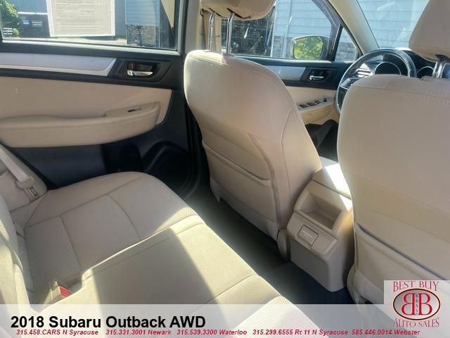 Photo of 2018 White Subaru Outback