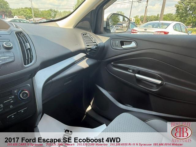 Photo of 2017 White Ford Escape
