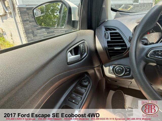 Photo of 2017 White Ford Escape