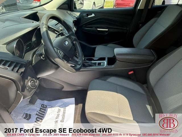 Photo of 2017 White Ford Escape