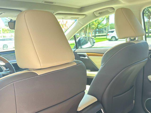 Photo of 2019 Ultra White Lexus RX 350