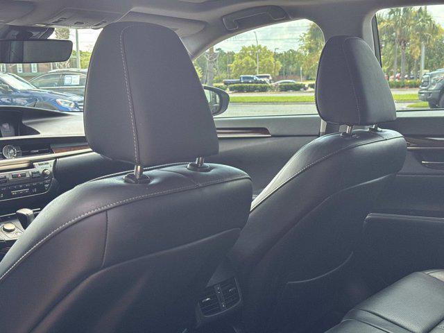 Photo of 2016 Silver Lexus ES 350