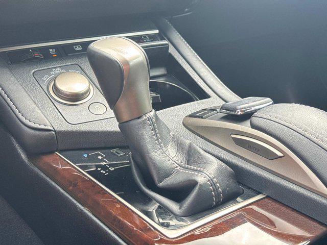 Photo of 2016 Silver Lexus ES 350