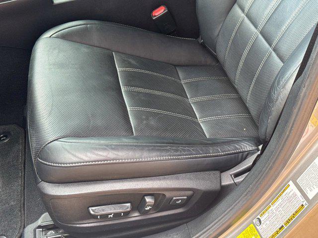 Photo of 2016 Silver Lexus ES 350