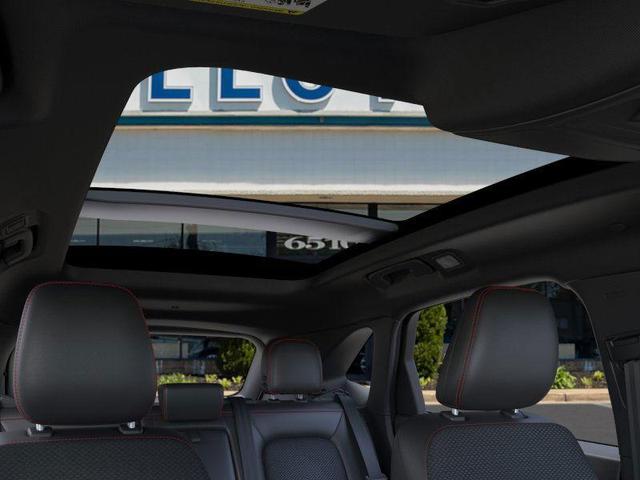Photo of 2025 Star White Ford Escape